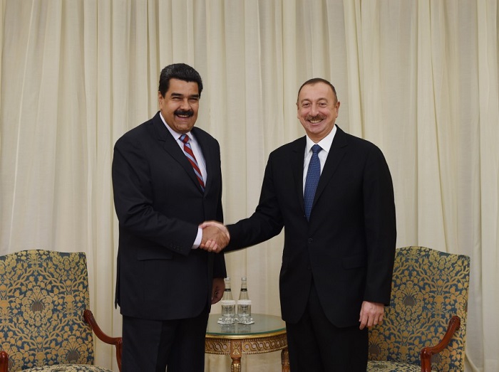 Ilham Aliyev trifft sich mit Präsidenten von Venezuela Nicolás Maduro 